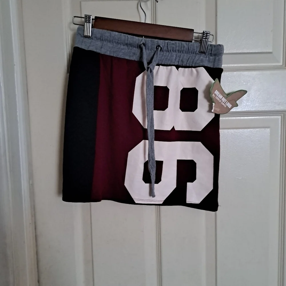Dream out loud large skirt NWT 5/$25